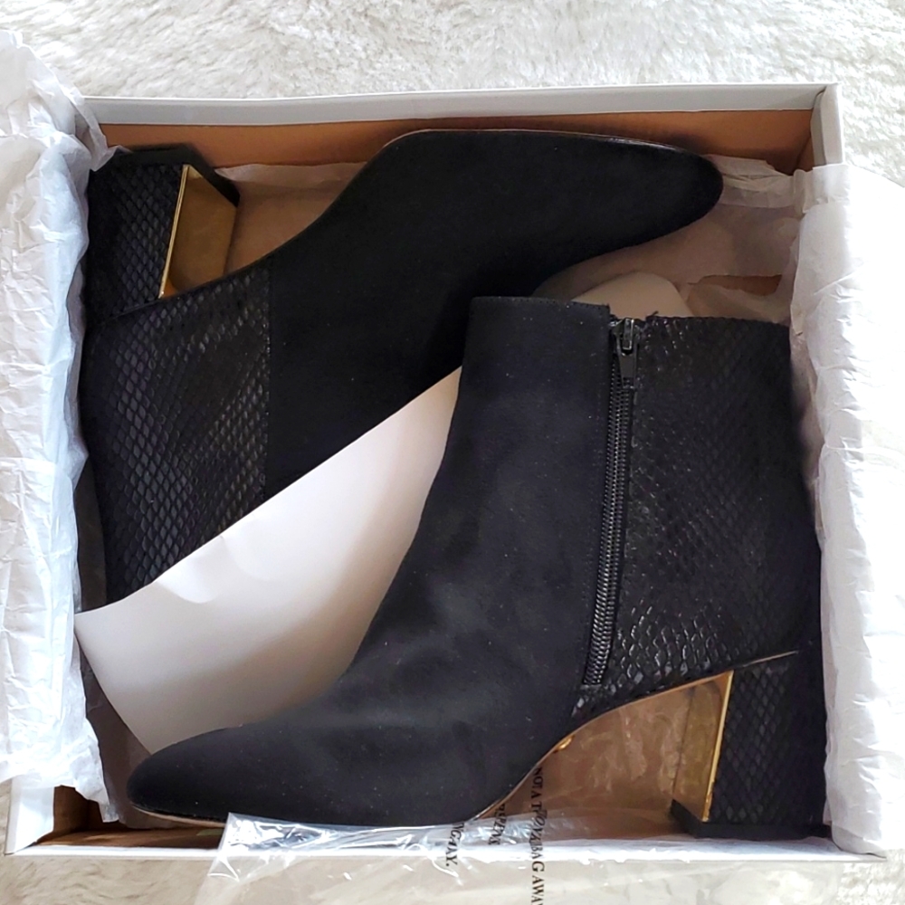 XOXO Ankle Boots, Size 8M, Color Black Gold Snake